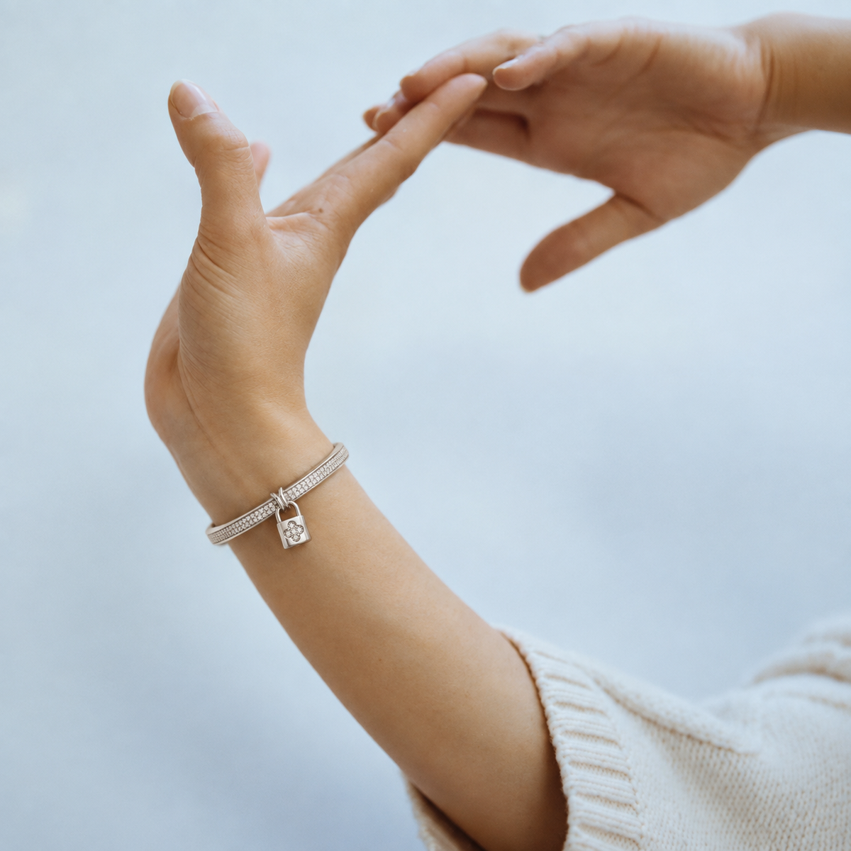 Cléa Lock Bangle