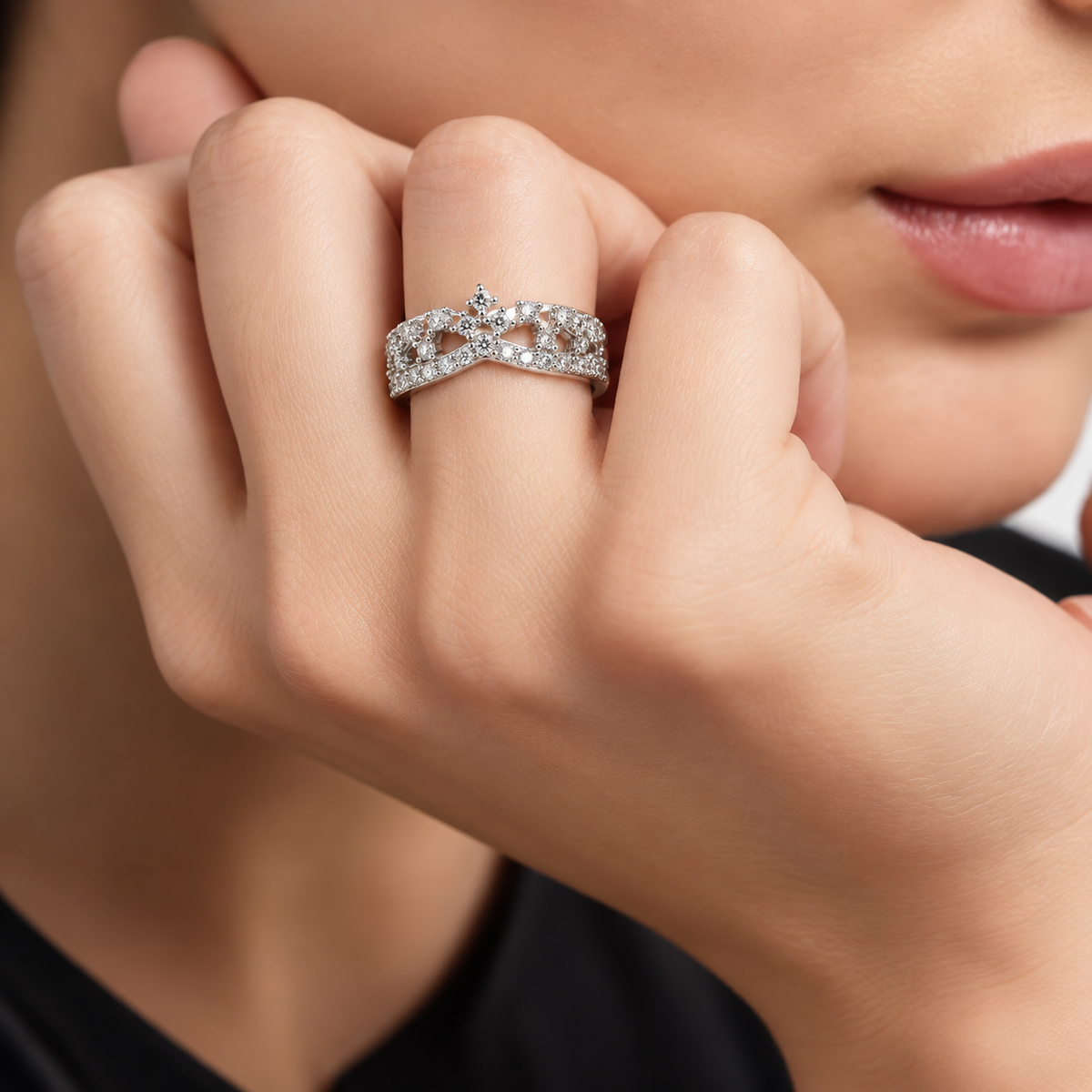 Evelisse Crest Ring